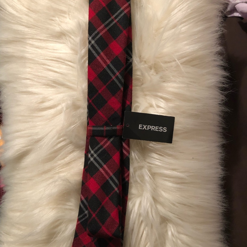 Express slim tie